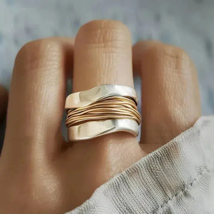 Anillo de Plata Decorado con Hilos Dorados